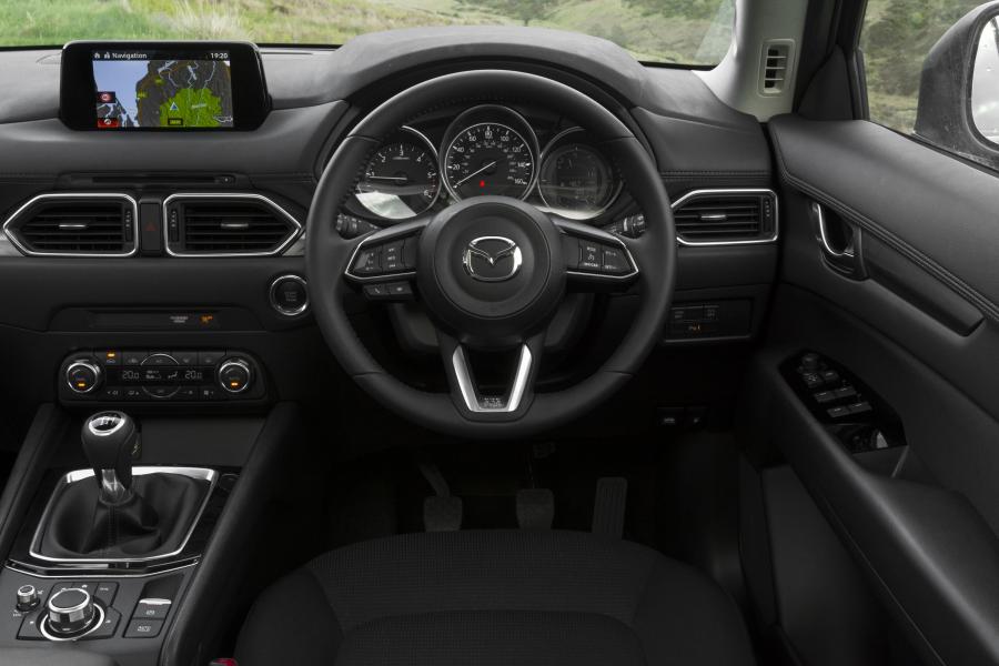 Торпедо Mazda CX-5 2017 года  (UK) (фото 14 из 74)